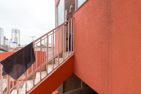 Vista sala e quarto de casa para alugar com 1 quarto, 30m² em Jardim Flor da Montanha, Guarulhos