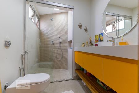 Banheiro social de apartamento para alugar com 3 quartos, 135m² em Cambuí, Campinas
