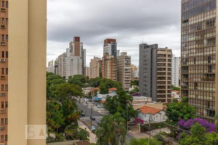 Vista da sala de apartamento para alugar com 3 quartos, 135m² em Cambuí, Campinas