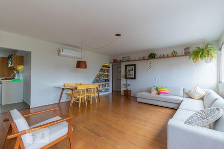 Apartamento para alugar com 3 quartos, 135m² em Cambuí, Campinas
