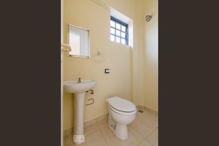 Casa para alugar com 204m², 3 quartos e 4 vagas Casa para alugar com 204m², 3 quartos e 4 vagasQuintal do Fundo - Banheiro