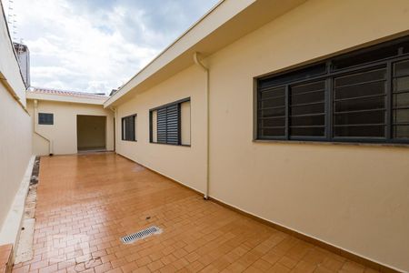 Casa para alugar com 204m², 3 quartos e 4 vagas Casa para alugar com 204m², 3 quartos e 4 vagasQuintal do Fundo - Lateral Esquerda