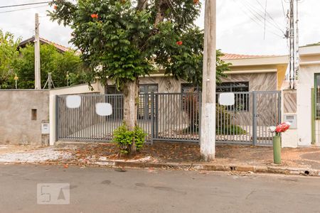 Casa para alugar com 204m², 3 quartos e 4 vagas Casa para alugar com 204m², 3 quartos e 4 vagasFachada da Casa