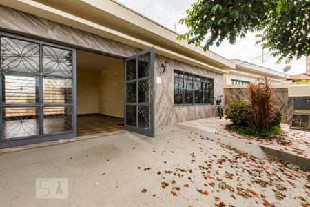 Casa para alugar com 204m², 3 quartos e 4 vagas Casa para alugar com 204m², 3 quartos e 4 vagasQuintal da Frente