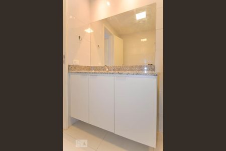Apartamento para alugar com 74m², 2 quartos e 1 vaga Apartamento para alugar com 74m², 2 quartos e 1 vagaBanheiro