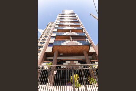 Apartamento para alugar com 74m², 2 quartos e 1 vaga Apartamento para alugar com 74m², 2 quartos e 1 vagaFachada