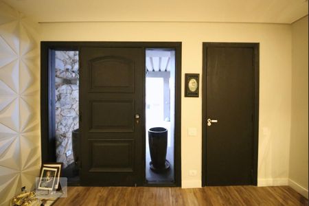 Casa à venda com 500m², 5 quartos e 4 vagasPorta de Entrada 