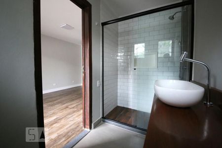 Casa à venda com 500m², 5 quartos e 4 vagasSuíte 1 - Banheiro 