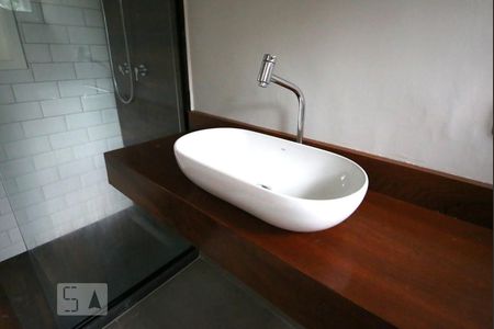 Casa à venda com 500m², 5 quartos e 4 vagasSuíte 1 - Banheiro 