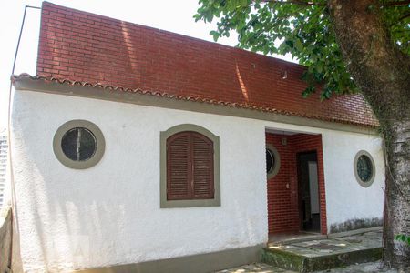 Casa à venda com 152m², 4 quartos e 2 vagasFachada