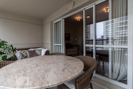 Apartamento à venda com 140m², 3 quartos e 2 vagasVaranda