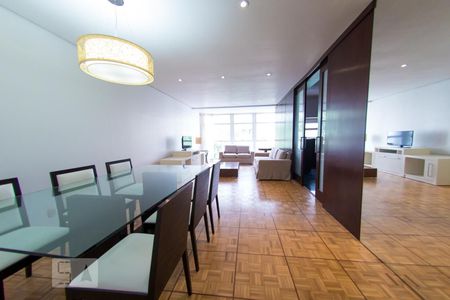 Apartamento para alugar com 135m², 3 quartos e 1 vagaSala