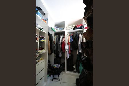 Casa à venda com 182m², 5 quartos e 5 vagasCloset