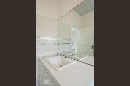 Banheiro de kitnet/studio para alugar com 1 quarto, 22m² em Jardim Aeroporto, São Paulo