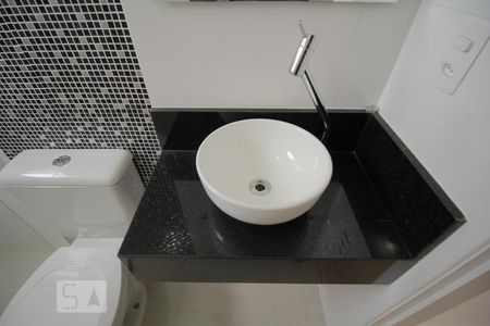 Detalhe banheiro de apartamento à venda com 2 quartos, 51m² em Jardim Roberto, Osasco