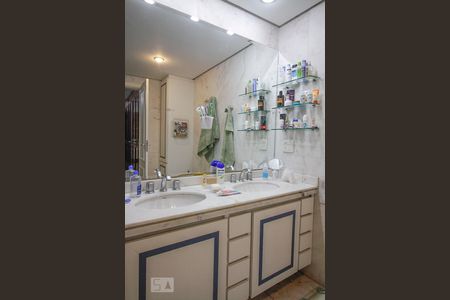 Apartamento à venda com 280m², 4 quartos e 3 vagasBanheiro da Suíte 3