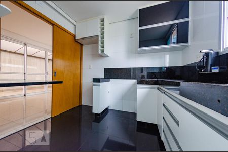 Apartamento para alugar com 78m², 2 quartos e 2 vagasCozinha