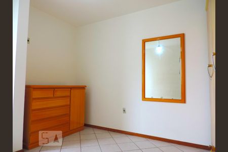 Quarto 1 de apartamento para alugar com 1 quarto, 54m² em Carvoeira, Florianópolis
