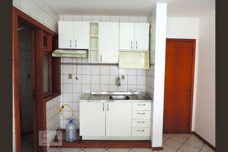 Cozinha de apartamento para alugar com 1 quarto, 54m² em Carvoeira, Florianópolis
