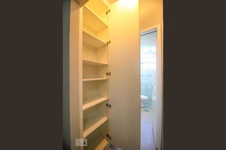 Apartamento para alugar com 45m², 1 quarto e sem vagaArmário hall banheiro