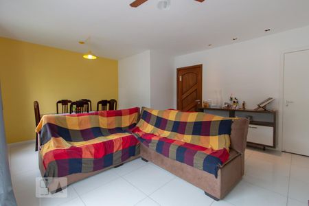 Sala de apartamento à venda com 2 quartos, 70m² em Sapê, Niterói