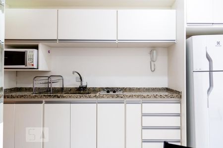 Cozinha de apartamento para alugar com 1 quarto, 35m² em Centro, Curitiba