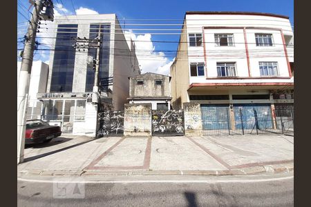 Casa para alugar com 228m², 3 quartos e 3 vagasFachada