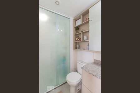 Banheiro de kitnet/studio para alugar com 1 quarto, 32m² em Santo Amaro, São Paulo