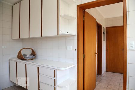 Apartamento à venda com 198m², 4 quartos e 4 vagasCozinha - Armários