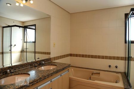 Apartamento à venda com 198m², 4 quartos e 4 vagasBanheiro da Suíte 3