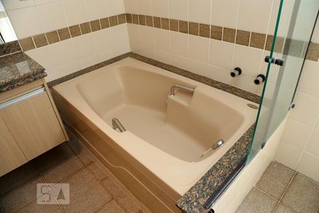 Apartamento à venda com 198m², 4 quartos e 4 vagasBanheiro da Suíte 3