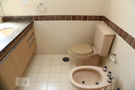 Apartamento à venda com 198m², 4 quartos e 4 vagasBanheiro da Suíte 1