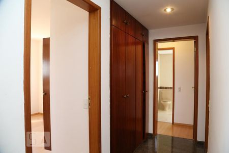 Apartamento à venda com 198m², 4 quartos e 4 vagasCorredor