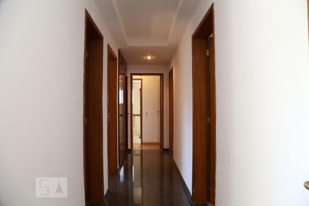 Apartamento à venda com 198m², 4 quartos e 4 vagasCorredor
