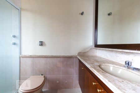 Apartamento à venda com 240m², 4 quartos e 2 vagasBanheiro da suíte 4