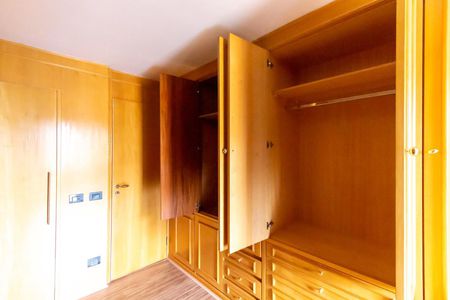 Apartamento à venda com 240m², 4 quartos e 2 vagasSuíte 2