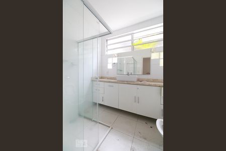 Banheiro de casa para alugar com 3 quartos, 120m² em Vila Invernada, São Paulo