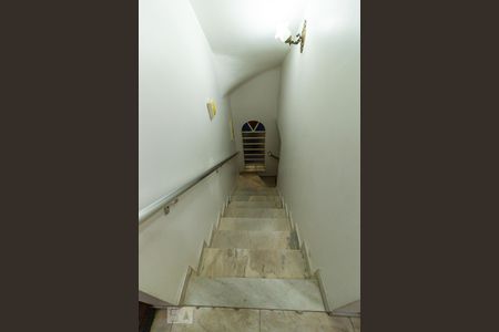 Casa à venda com 200m², 3 quartos e 4 vagasEscada