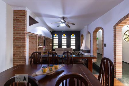 Casa à venda com 200m², 3 quartos e 4 vagasSala