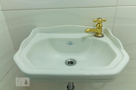 Casa à venda com 200m², 3 quartos e 4 vagasBanheiro suíte Piso inferior