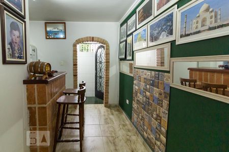 Casa à venda com 200m², 3 quartos e 4 vagasBar