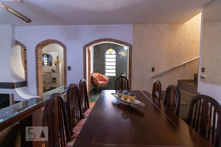 Casa à venda com 200m², 3 quartos e 4 vagasSala