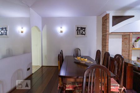Casa à venda com 200m², 3 quartos e 4 vagasSala