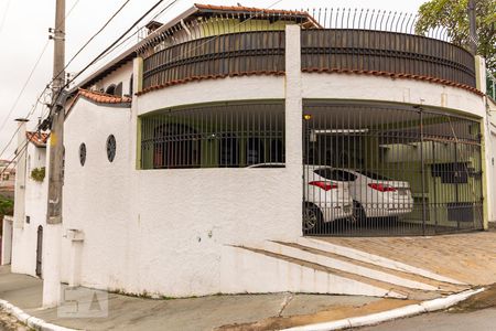 Casa à venda com 200m², 3 quartos e 4 vagasFachada