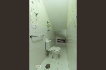 Casa à venda com 200m², 3 quartos e 4 vagasBanheiro suíte Piso inferior