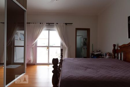 Casa à venda com 250m², 3 quartos e 2 vagas Casa à venda com 250m², 3 quartos e 2 vagasSuíte