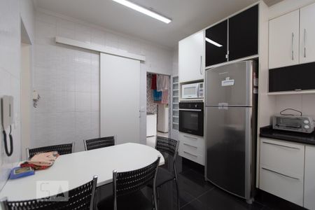 Casa à venda com 250m², 3 quartos e 2 vagas Casa à venda com 250m², 3 quartos e 2 vagasCozinha