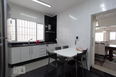 Casa à venda com 250m², 3 quartos e 2 vagas Casa à venda com 250m², 3 quartos e 2 vagasCozinha