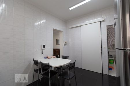 Casa à venda com 250m², 3 quartos e 2 vagas Casa à venda com 250m², 3 quartos e 2 vagasCozinha