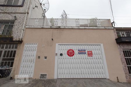 Casa à venda com 250m², 3 quartos e 2 vagas Casa à venda com 250m², 3 quartos e 2 vagasFachada